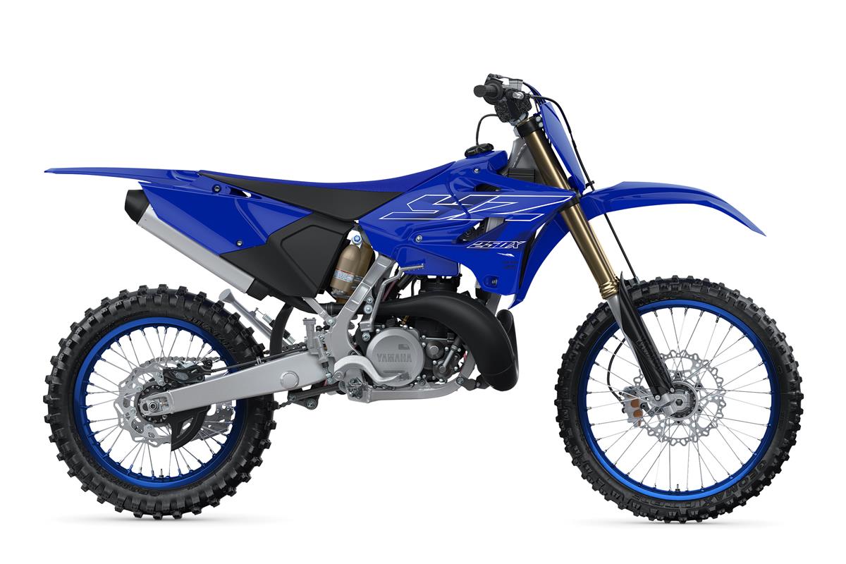 YAMAHA YZ250X - 2‑STROKES. 1 GOAL:
Engineered with all the reliability and durability you've come to expect from Yamaha, this 2‑stroke was born to win Cross Country races.